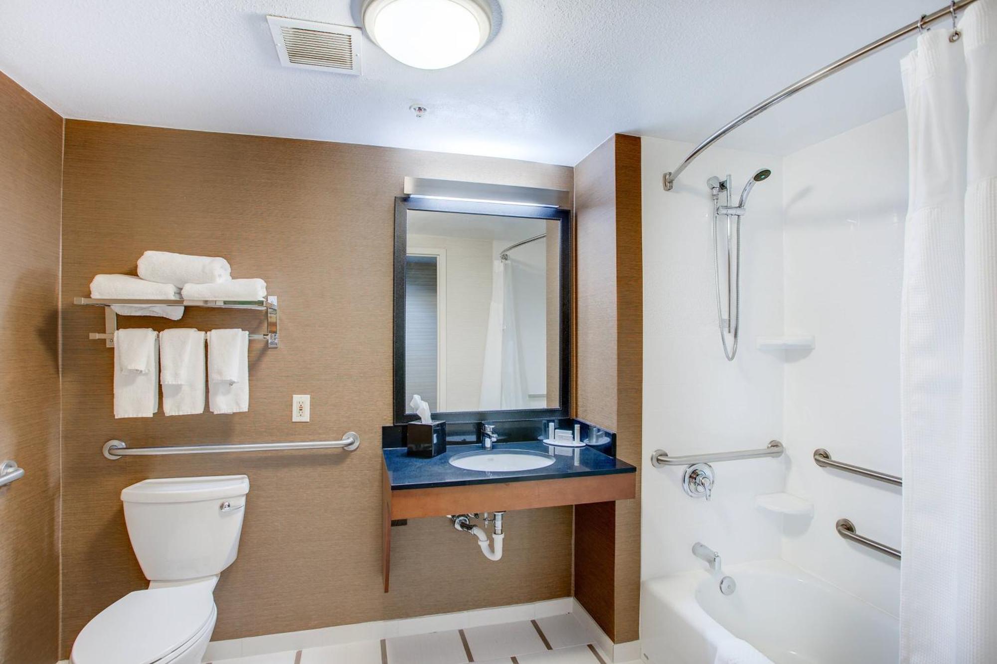 Fairfield Inn Portsmouth Seacoast Exterior photo